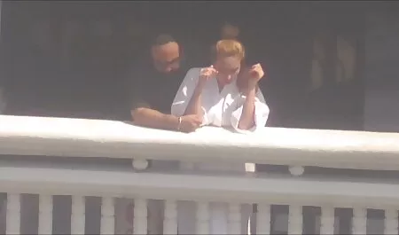 Rubia Molly chupando polla petardas rubias