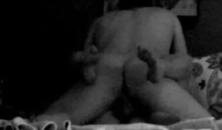 Cámara en el vestuario, para disparar a una petardas gordas culonas niña