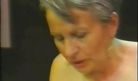 Chica blanca tomada por dos miembros al mismo tiempo en una fiesta teniendo sexo con petardas hd anal un hombre negro