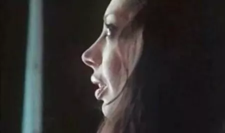Brigitte está feliz de chupar una foto como una petardas oral primera persona