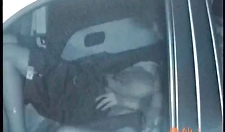 Piel caliente a través petardas 5 de un agujero en la pared