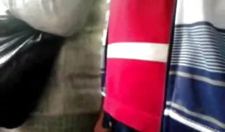 Un profesor seduce un coño y petardas en minifalda su polla