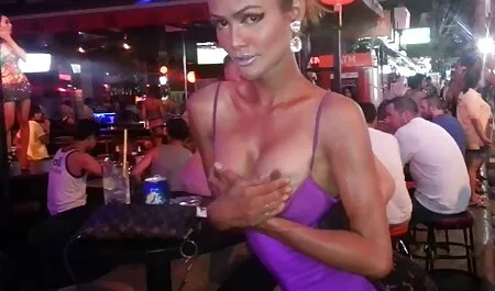 Linda con una figura impresionante petardas gimnasio quiere follar y dedo en el coño