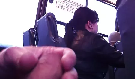Tetas grandes petardas eyaculacion milf sexo con hombre en sofá