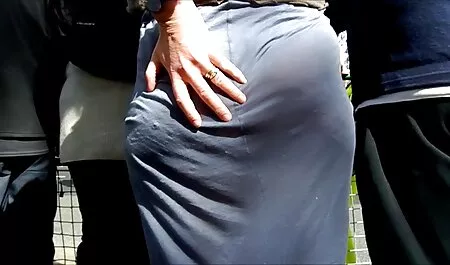 Joven, por primera vez, petardas desnudas quitar el
