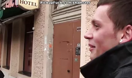 Shmara un joven, fumando remolachas con pleno placer fuera petardas modelos de la casa