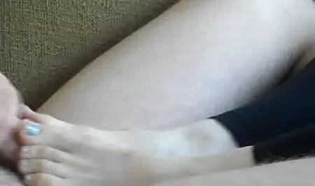 Joven pareja sexo para los espectadores en petardas negras follando Internet