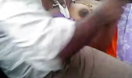 Pelirroja Marie agrietada plug petardas corridas internas con una mano