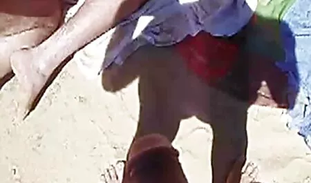 Joven, con faldas cortas, pollo ahumado petardas taboo dulce