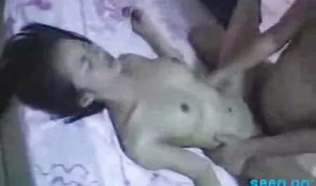 Dos hombres petardas trans tirando del arco, mamá y belleza Negra