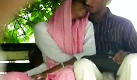 Las petardas negras maduras mujeres cuelgan un tendedero en los órganos sexuales masculinos