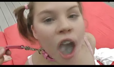 Jenny petardas ricas folla a sus amigos en el heno con un látigo en el culo