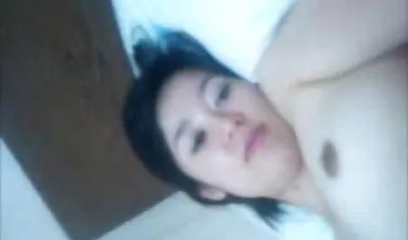 Chica con esposas petardas esposa, novio, cuerpo