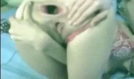 Rubia petardas sexo en vivo aturdida de pie frío mojado