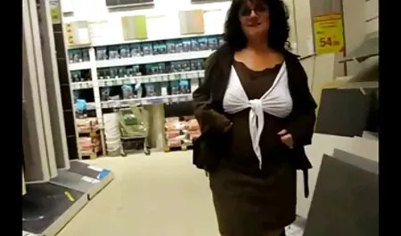 Knot mostró pantalones delgados en una bonita falda debajo petardas jordi