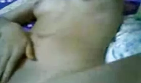 Un hombre, petardas pics un perdedor, una piscina