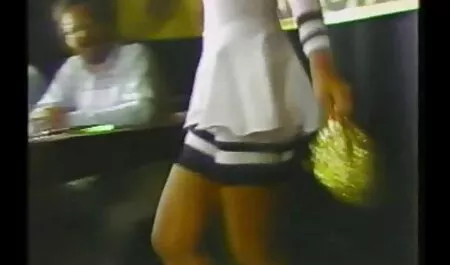 Máquina sexual frita leslie en dos agujeros petardas culonas y tetonas a la vez