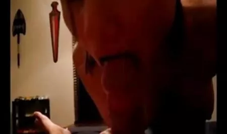 Es petardas con tetas grandes delgado y significa realizar la masturbación hábil en la cámara