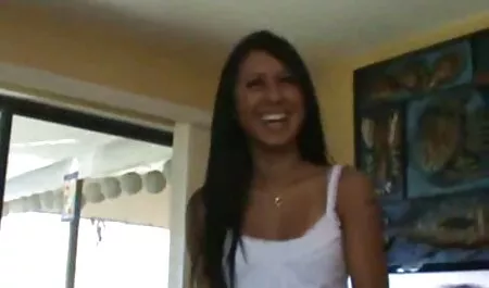 Lesbiana despertó un Novia y lamiendo agujeros petardas hd negros