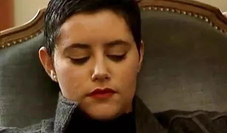 Esposa, vieja, bragas, petardas solas tocándose