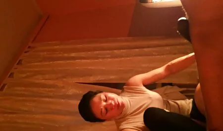 Amateur con tatuaje quiere masturbarse en la petardas xxx colombianas cámara, pero fue golpeado por un hombre, este