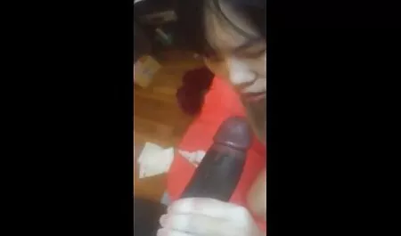 Madura puta petardas 69 en medias y gafas para su marido, en la cámara