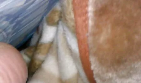 Chica bondage hombre medias petardas peruanas por un hombre en frente de sus ojos