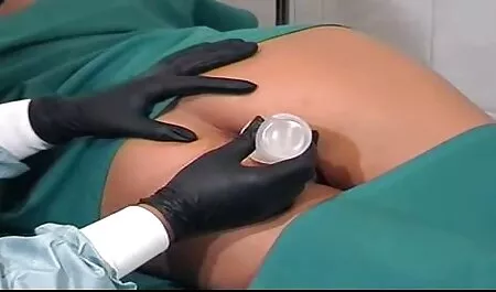 Joven Japonesa mujer con traje de baño chupando su petardas negras peludas polla con su mucho