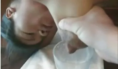 Mujer grande apretando sus pezones petardas pilladas